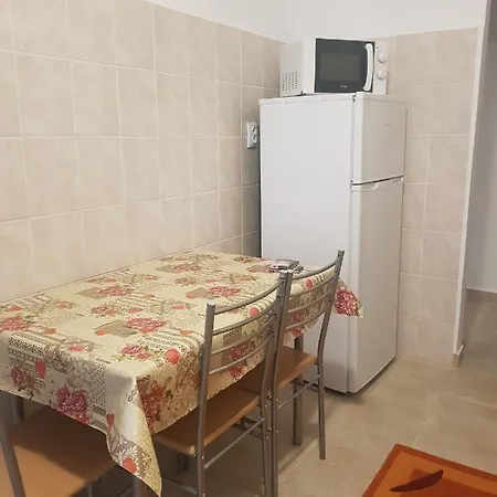 Modern 2-bedroom Near Mamaia Apartmán